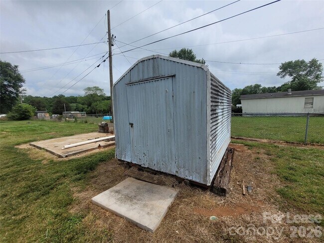 Building Photo - 179 Family Cir