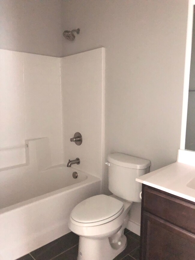 Building Photo - Luxury 3 Bedroom Duplex Located in Midloth...