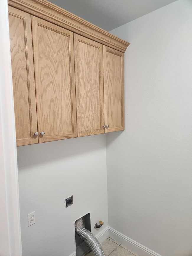 Building Photo - Great Santa Rosa Neighborhood 3 Bedroom, 2.5 Bathrooms