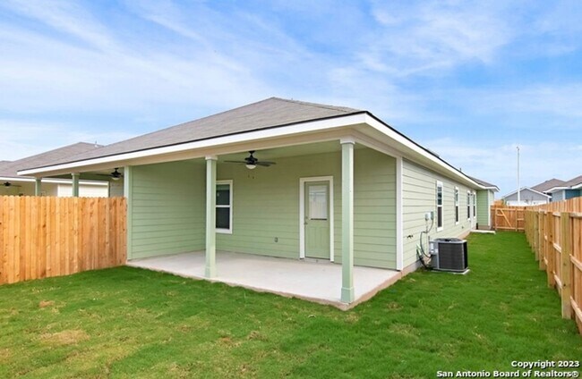 Building Photo - LUXURY 3/2 Navarro ISD