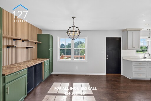Building Photo - Beautiful 3 bedroom 2.5 bath!