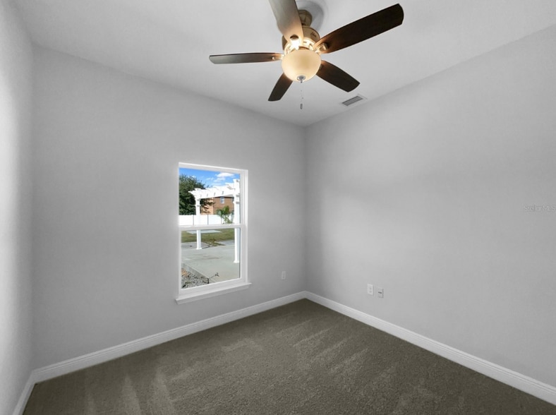 Building Photo - 1045 James Dr