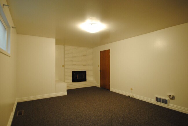 Building Photo - 810 N 600 E