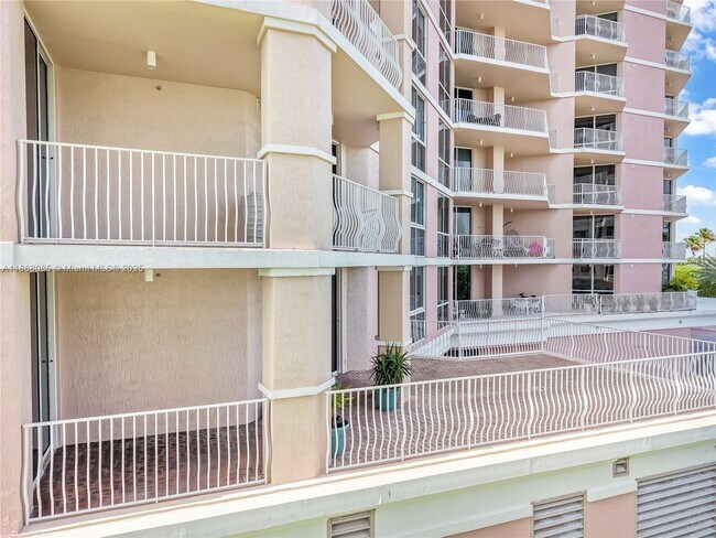Building Photo - 1460 S Ocean Blvd