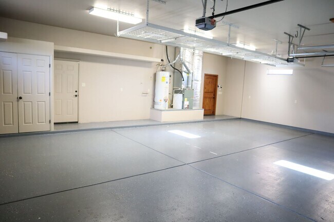 Building Photo - Your own resort! Elegant, Exclusive & Exquisite.