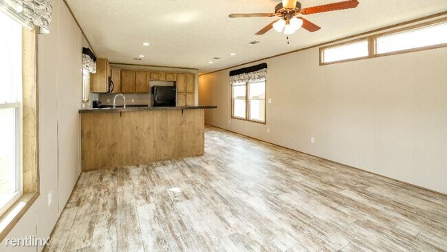 Building Photo - 3 br, 2 bath Mobile Home - 136 Sycamore Loop