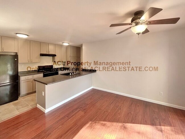 Building Photo - Quiet and Quaint Hayward Hills Condo 4 Rent