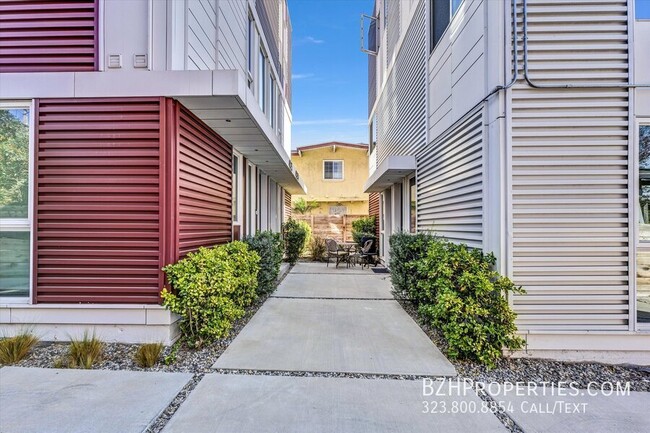 Primary Photo - Gorgeous Modern Townhouse In Prime Mid-City