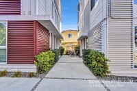 Building Photo - Gorgeous Modern Townhouse In Prime Mid-City