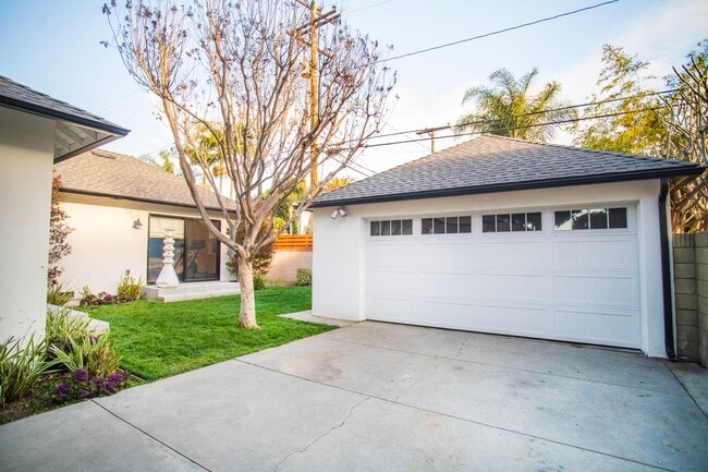 Building Photo - 5856 E Pavo St