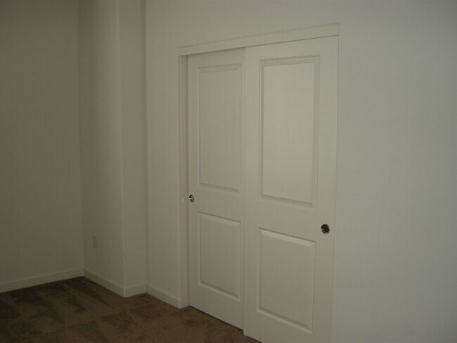 Building Photo - Two Bedroom, Two and and a Half Bath Townh...