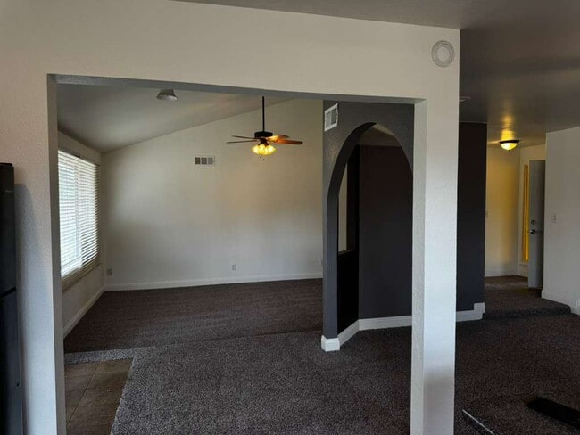 Building Photo - 12611 N 42nd Ave
