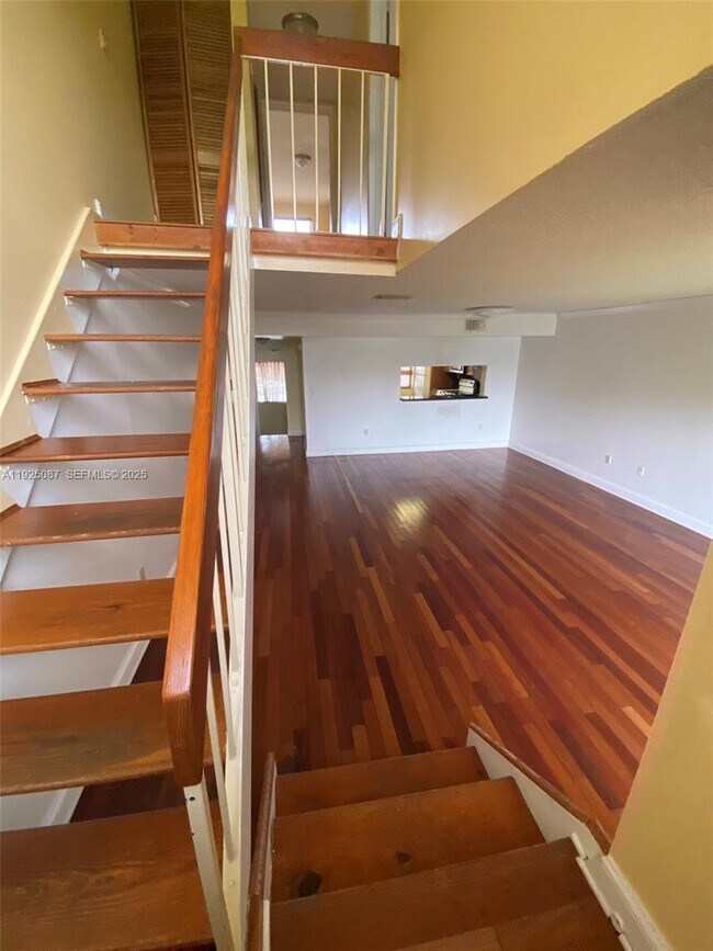 Building Photo - 361 W Park Dr