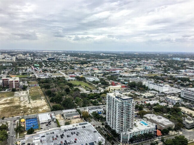 Building Photo - 1750 N Bayshore Dr