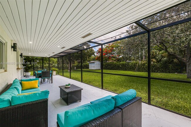 Building Photo - 17460 SW 85th Ave