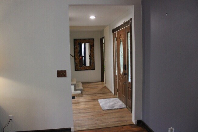 Foyer - 2115 Pineshore Ct