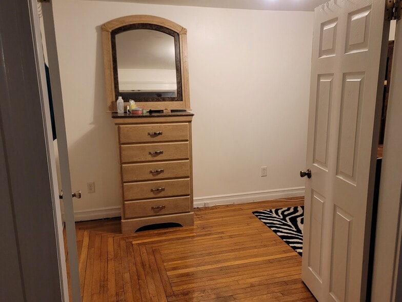 Building Photo - 94 Gill St