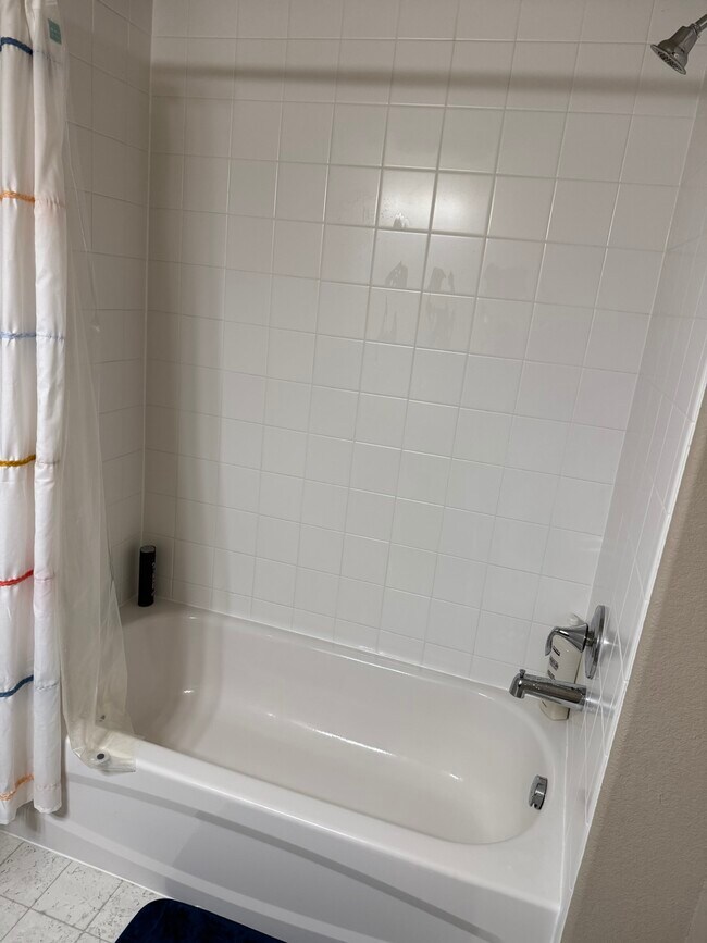 Building Photo - 9958 Golf Crest Dr
