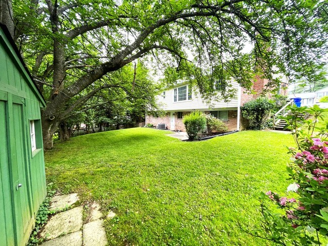 Building Photo - 8410 Buckhannon Dr