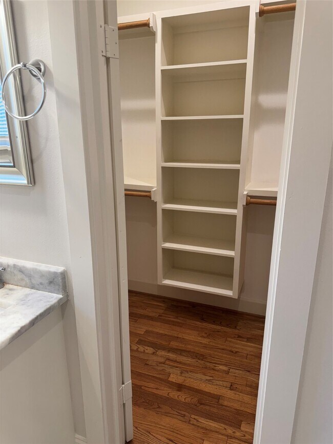 Building Photo - 2715 Cochran St