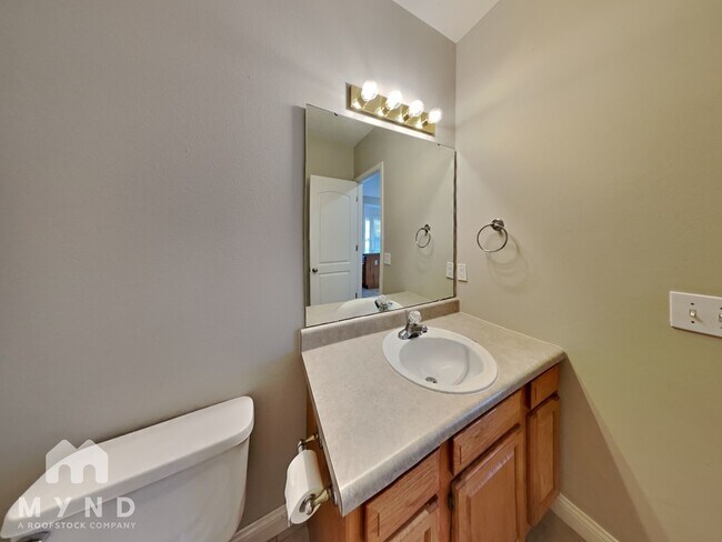 Building Photo - 5622 N 11th Ave