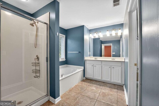 Building Photo - 605 Lofty Ln