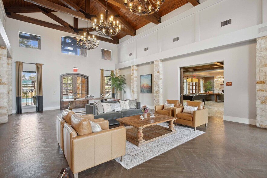 Building Photo - Platinum Shavano Oaks Apartments
