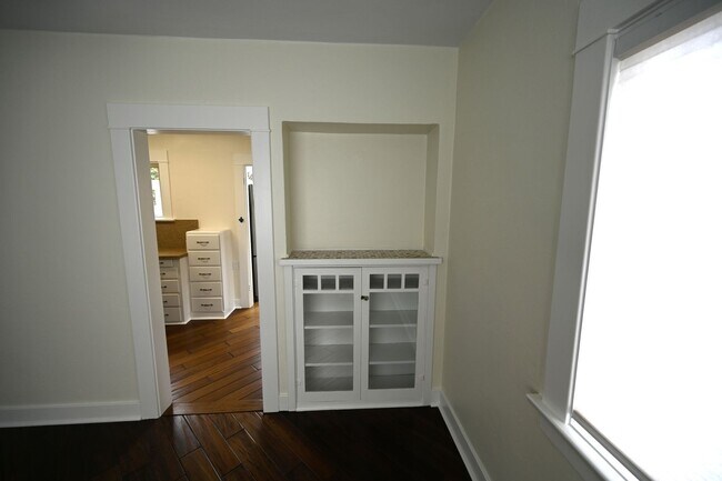 Building Photo - Charming 1 Bedroom Cottage in Ocean Beach