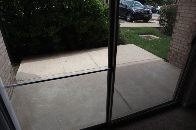 Building Photo - Spacious Ground Floor Condo in Silver Spring