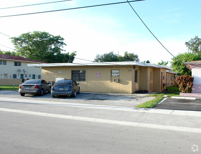 Building Photo - 2030 Apartments