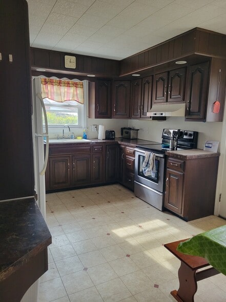 Building Photo - 4010 7th Ave