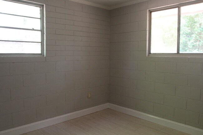 Building Photo - 1306 Maryland Dr