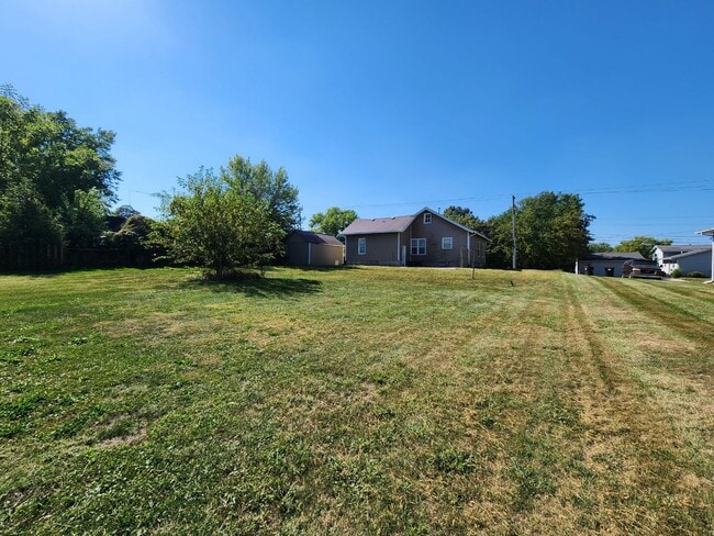 Building Photo - 704 N White St