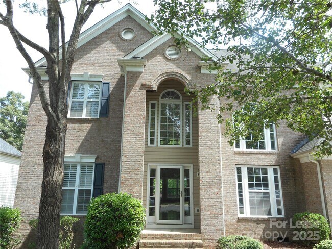 Building Photo - 11017 Valley Spring Dr