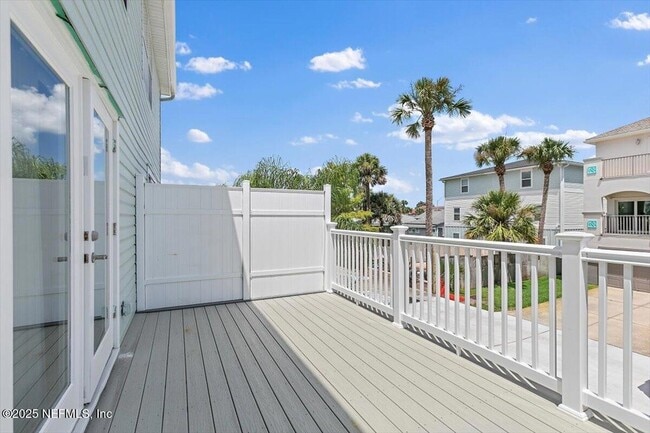 Building Photo - 217 7th Ave S