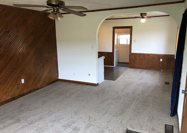 Building Photo - 205 S 1st St