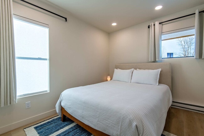 Building Photo - 27 4th St E