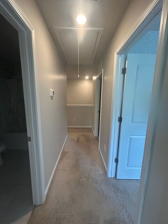 Building Photo - Modern Fountain Park Townhome with Open Floor Plan & 9’ Ceilings