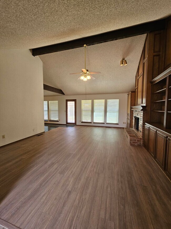 Building Photo - (3) Bed/(2) Bath in NW Norman Avail NOW!