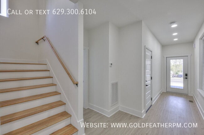 Building Photo - 402 E Trinity Ln