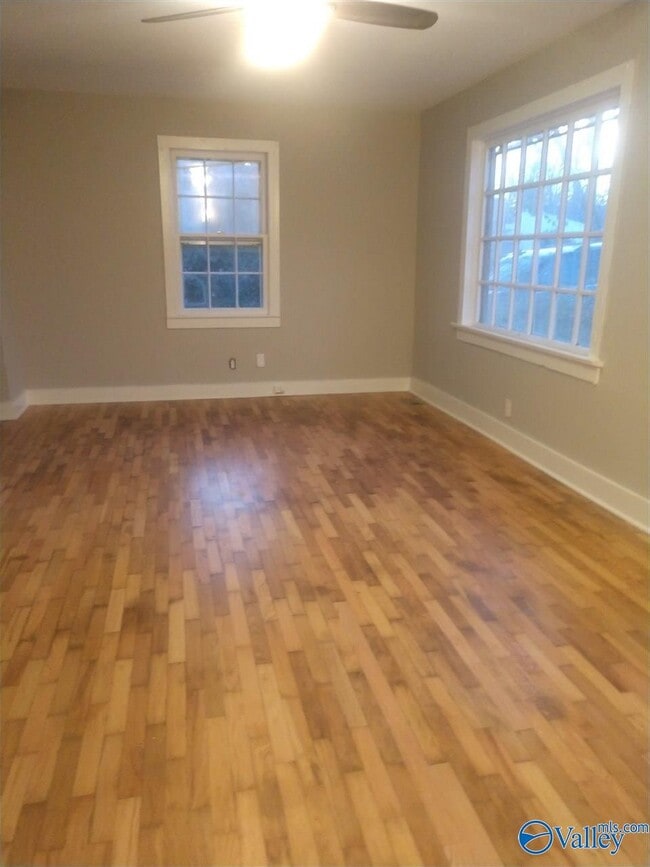 Building Photo - 510 Forrest Cir NE