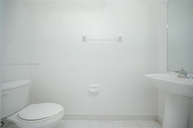 Building Photo - 445 NE 21st Ave