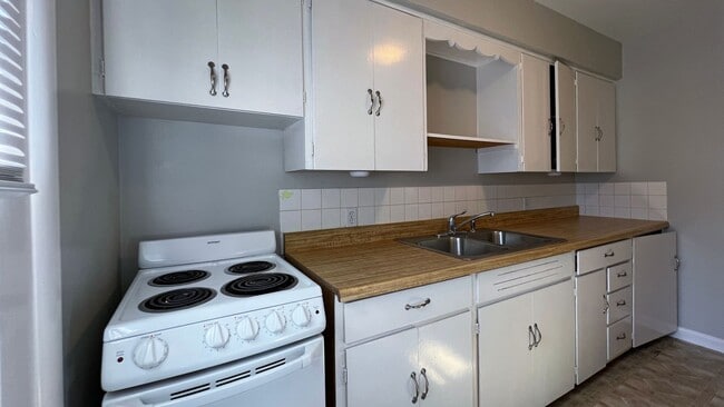 Building Photo - 32143La