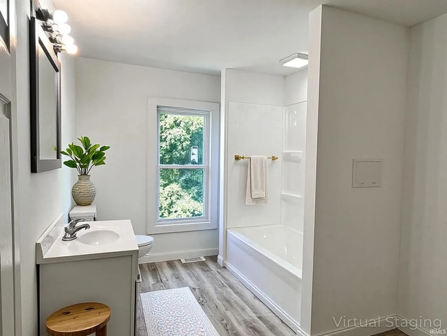 Building Photo - 733 S Armstrong St