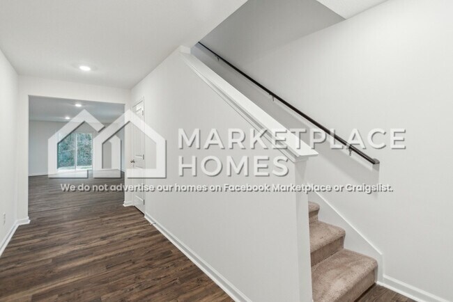 Building Photo - 2025 Southwood Cir