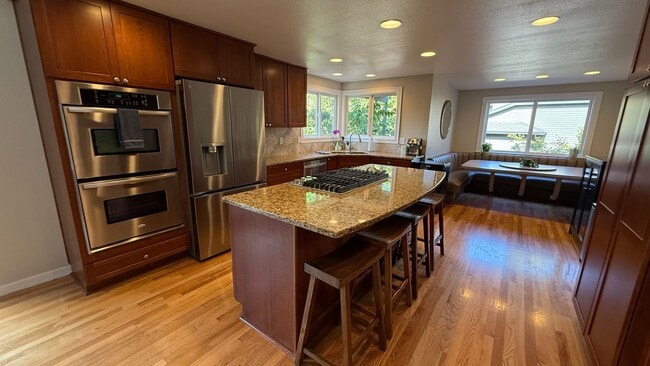 Building Photo - Pristine Single-Family Home in the Heart o...