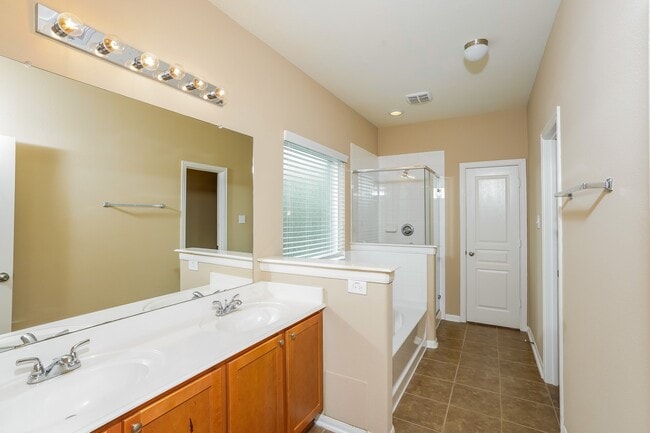 Building Photo - 3 Garden Ridge Ct