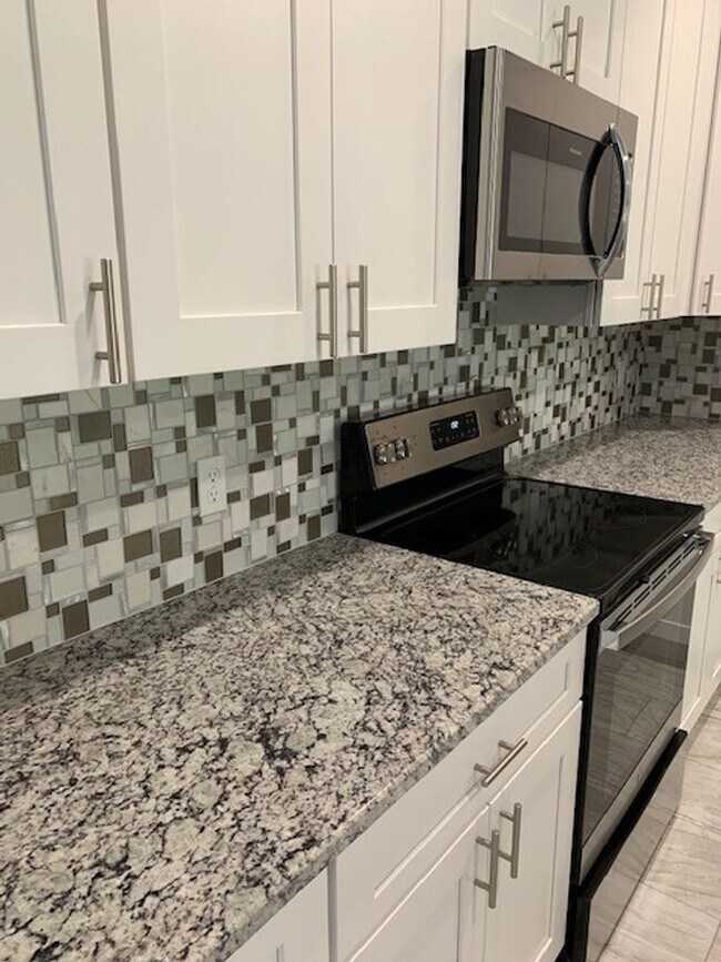 Building Photo - 8 Llosee Ct