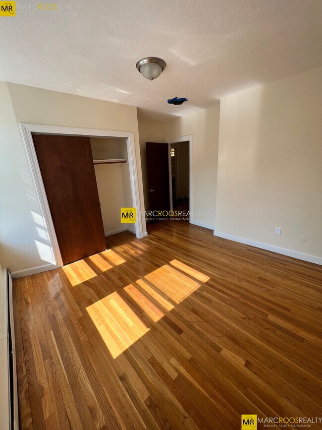 Building Photo - 176 North Beacon St