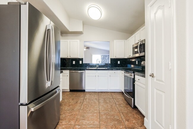 Building Photo - 3320 W Glass Ln